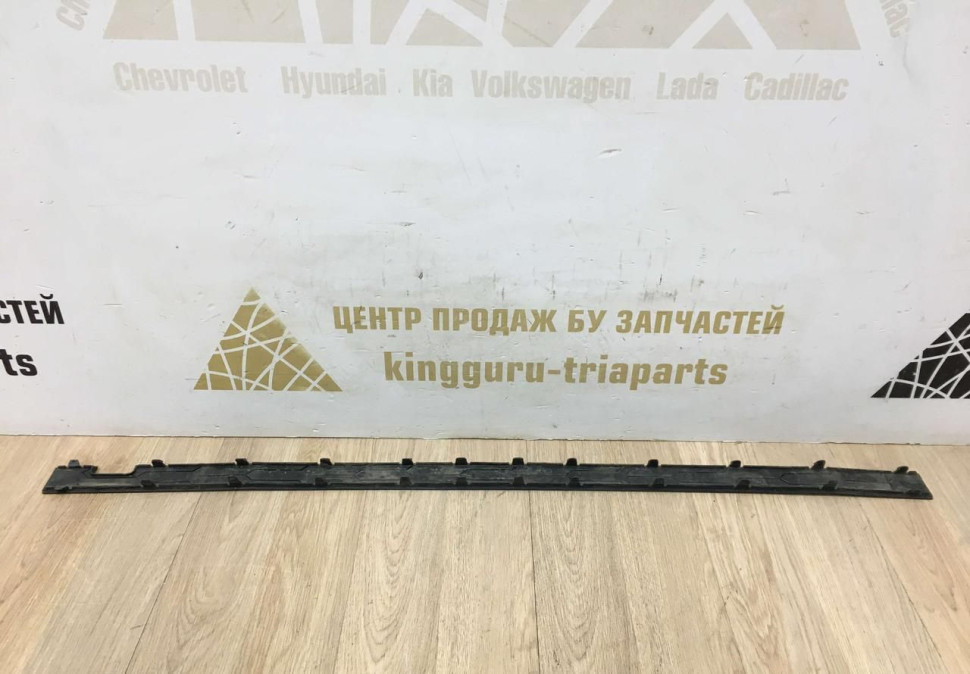 Молдинг заднего бампера Skoda Octavia A7 Scout OEM 5E9807423