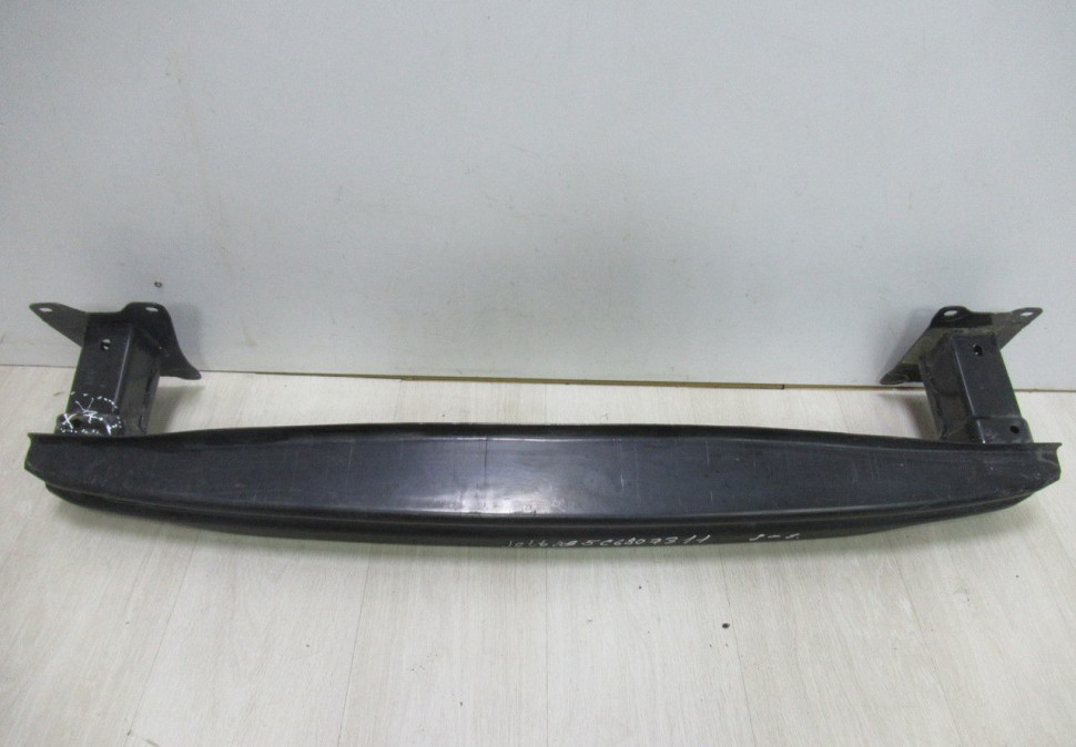 Усилитель заднего бампера Volkswagen Jetta 6 oem 5c6807311 (вмятина)