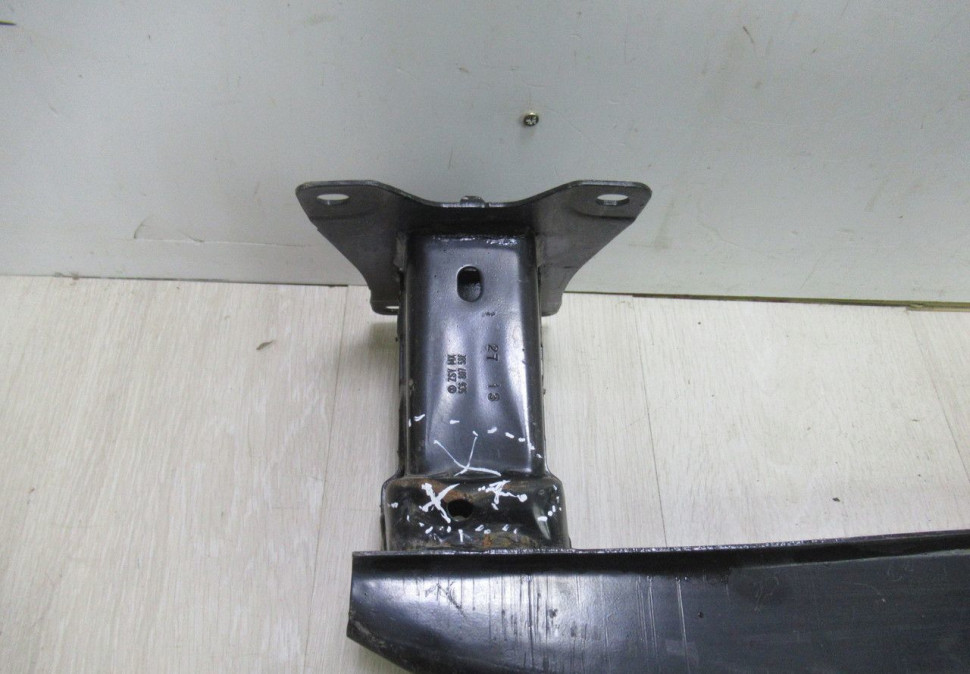 Усилитель заднего бампера Volkswagen Jetta 6 oem 5c6807311 (вмятина)