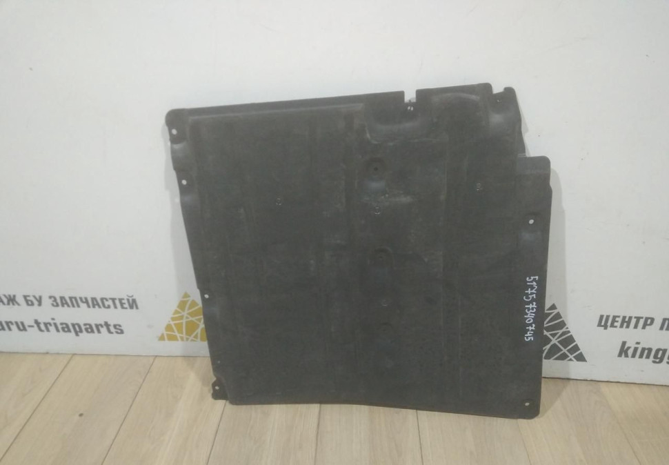 Защита днища средняя BMW 5 G30 OEM 51757340745