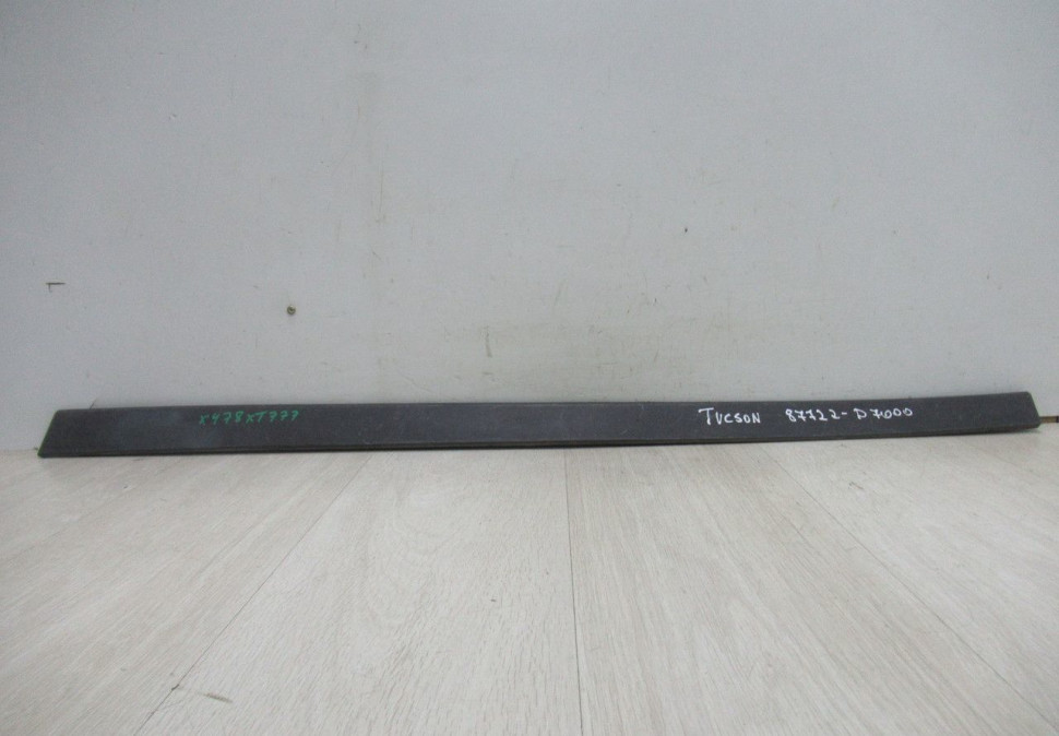 Накладка двери передней правой Hyundai Tucson 3 (15>) oem 87722d7000