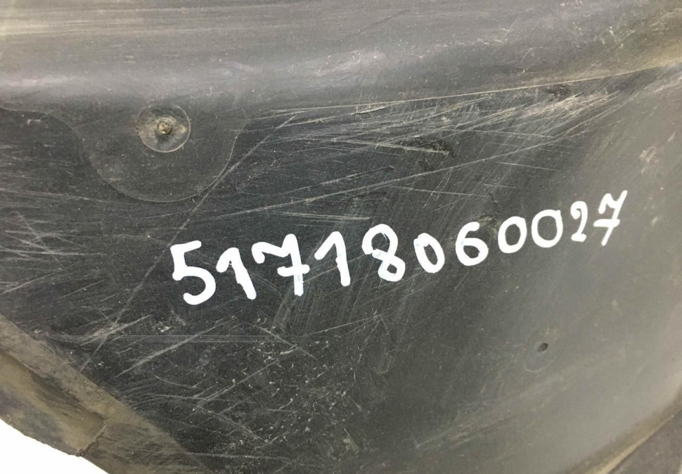 Защита переднего бампера левая BMW 6 G32 M-Pack OEM 51718060027 Защита переднего бампера левая BMW 6 G32 M-Pack OEM 51718060027