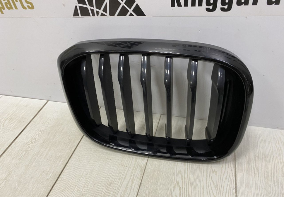 Решетка радиатора правая BMW X3 G01 OEM 51137464920