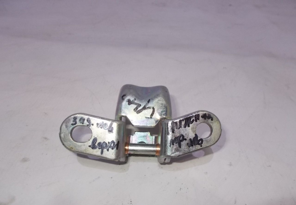 Петля двери задняя левая Kia Ceed oem A046057