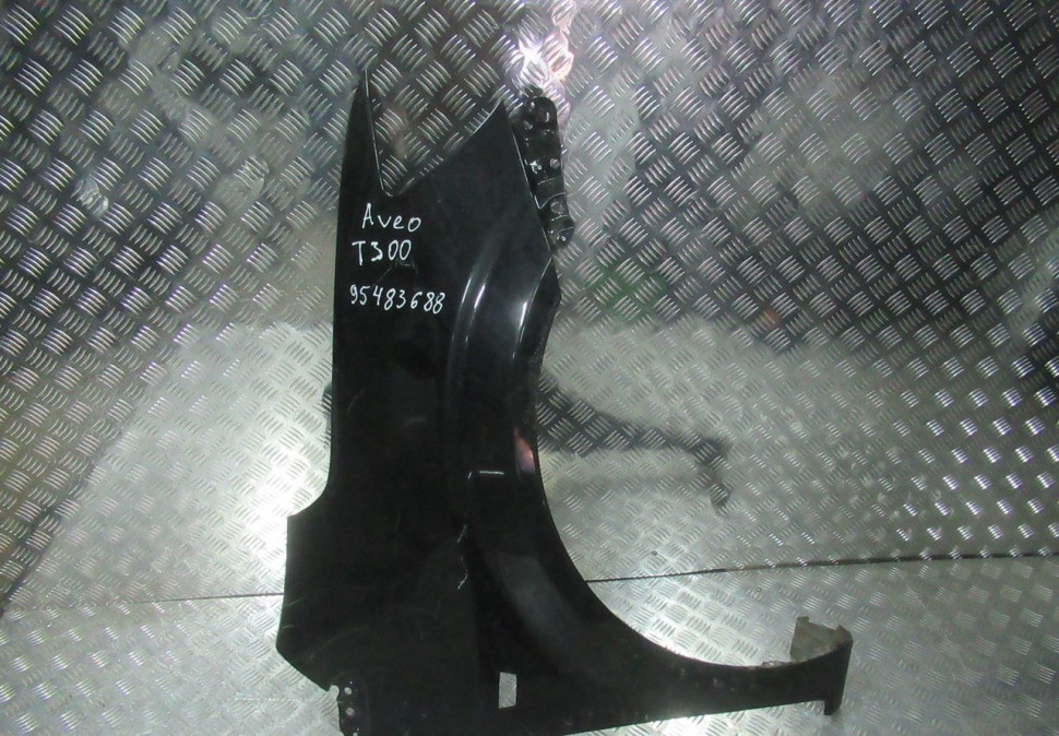 Крыло переднее правое Chevrolet Aveo T300 oem 95024532 (мал.дефекты)