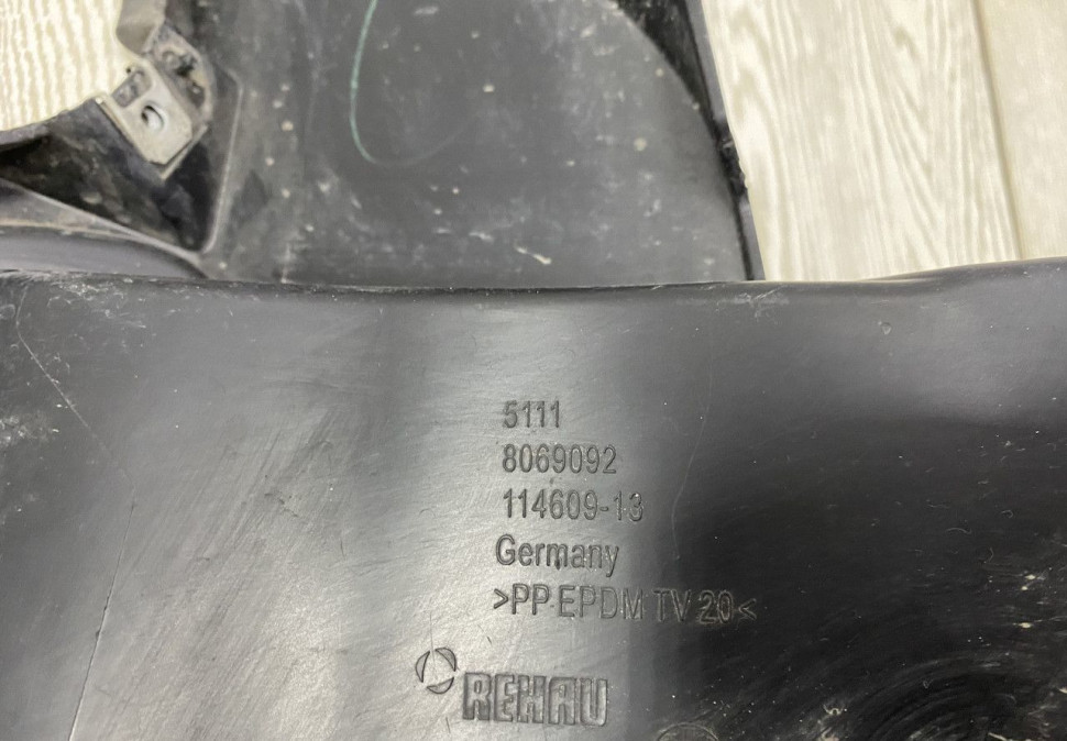 Кронштейн противотуманной фары правый BMW X2 F39 M-Pack OEM 51118069092