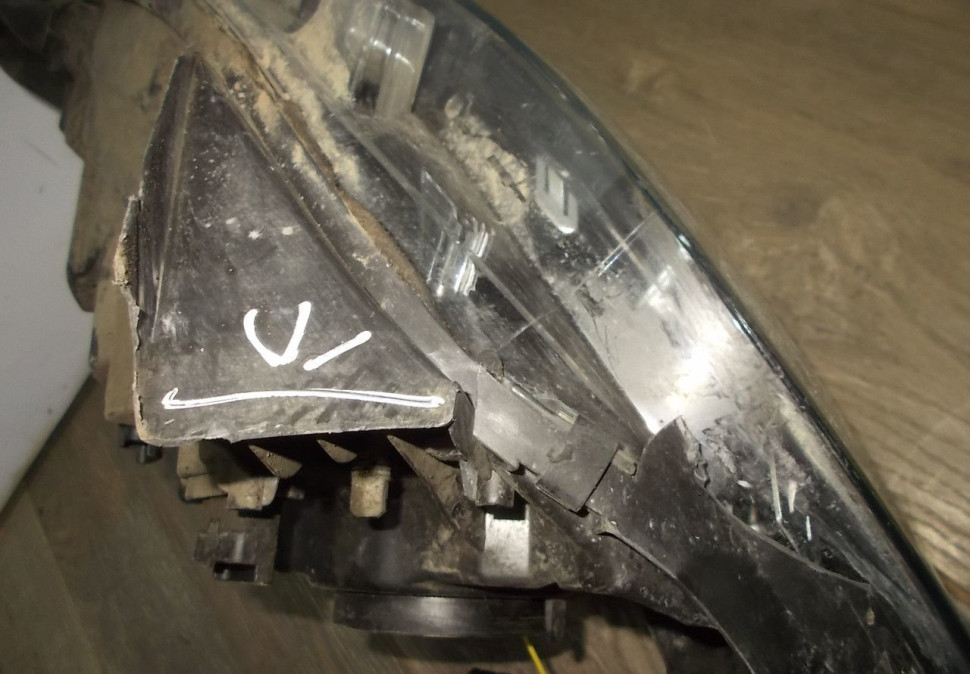 Фара левая бу Renault Kaptur OEM 260602042R