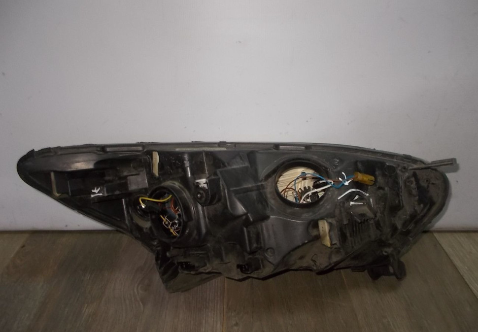 Фара левая бу Renault Kaptur OEM 260602042R
