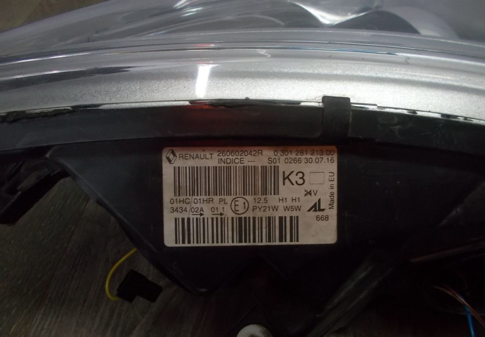 Фара левая бу Renault Kaptur OEM 260602042R