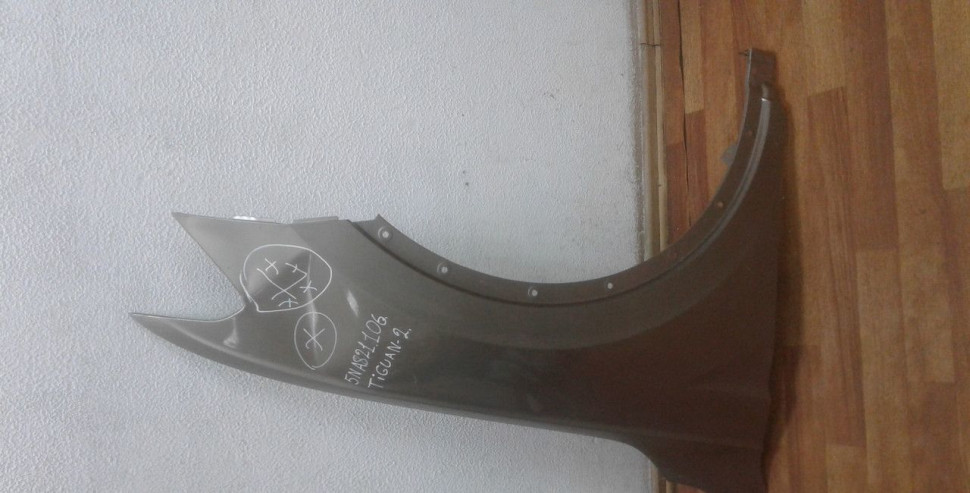 Крыло переднее правое Volkswagen Tiguan 2 oem 5NA821106 (вмятина)
