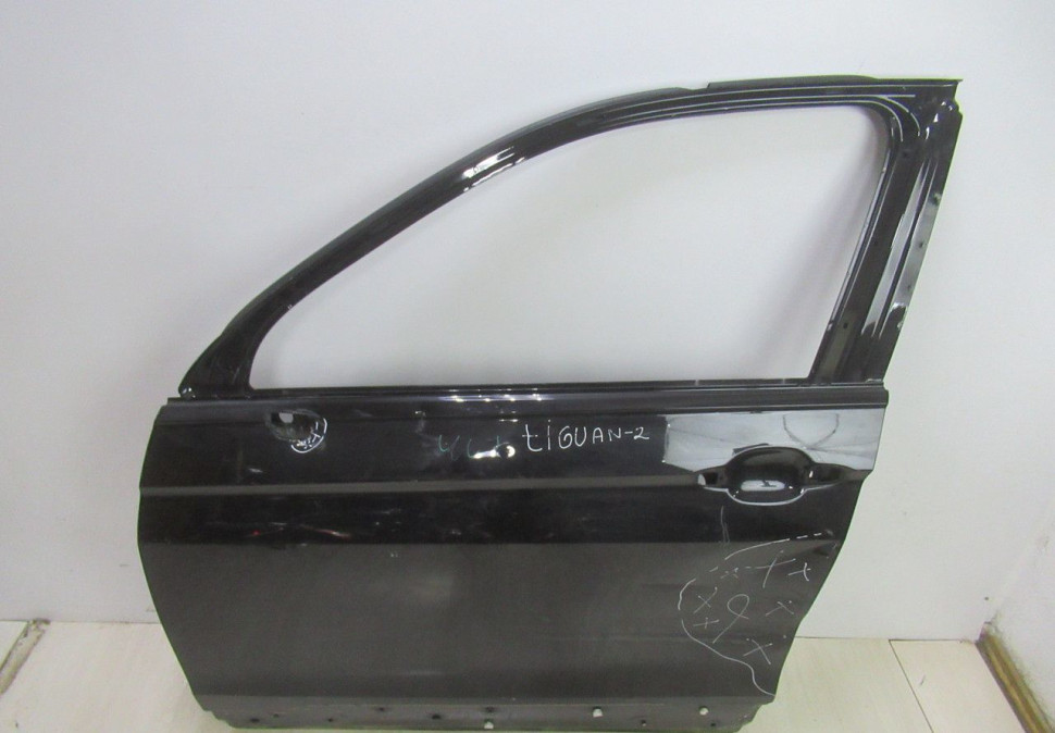 Дверь передняя левая Volkswagen Tiguan 2  oem 5NA831311e (вмятины) (скл-5)