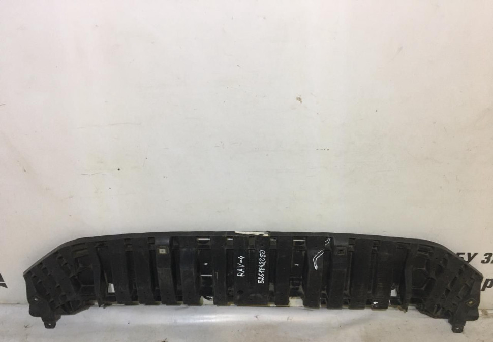 Пыльник переднего бампера Toyota RAV4 xa40 oem 5261842050 (Скл-3)