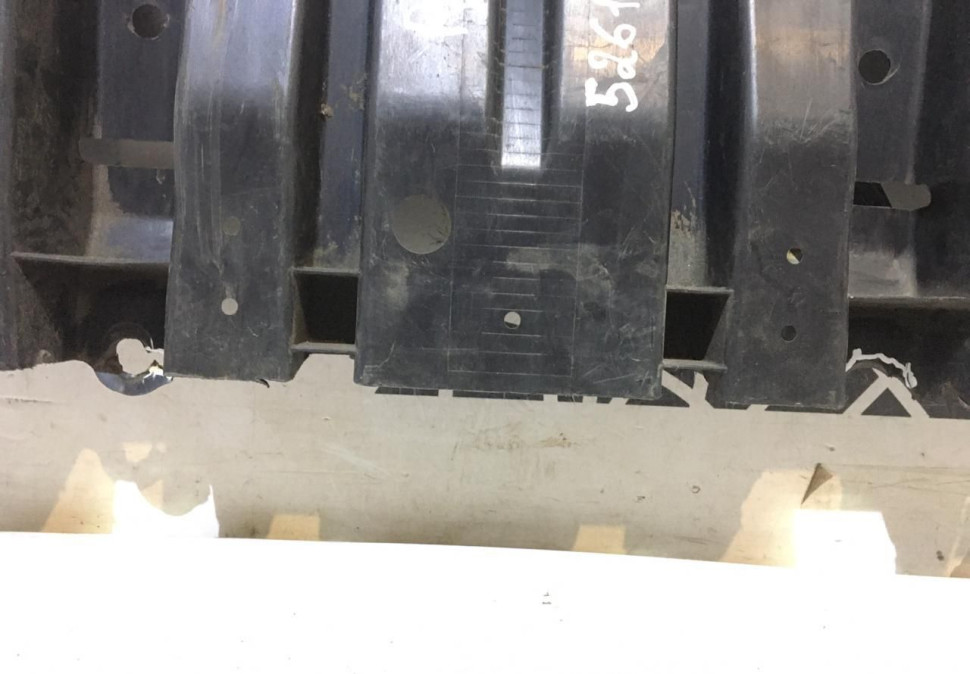 Пыльник переднего бампера Toyota RAV4 xa40 oem 5261842050 (Скл-3)