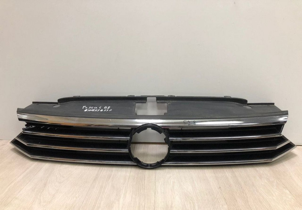 Решетка радиатора Volkswagen Passat B8 (15>) oem 3g0853653d (трещина)