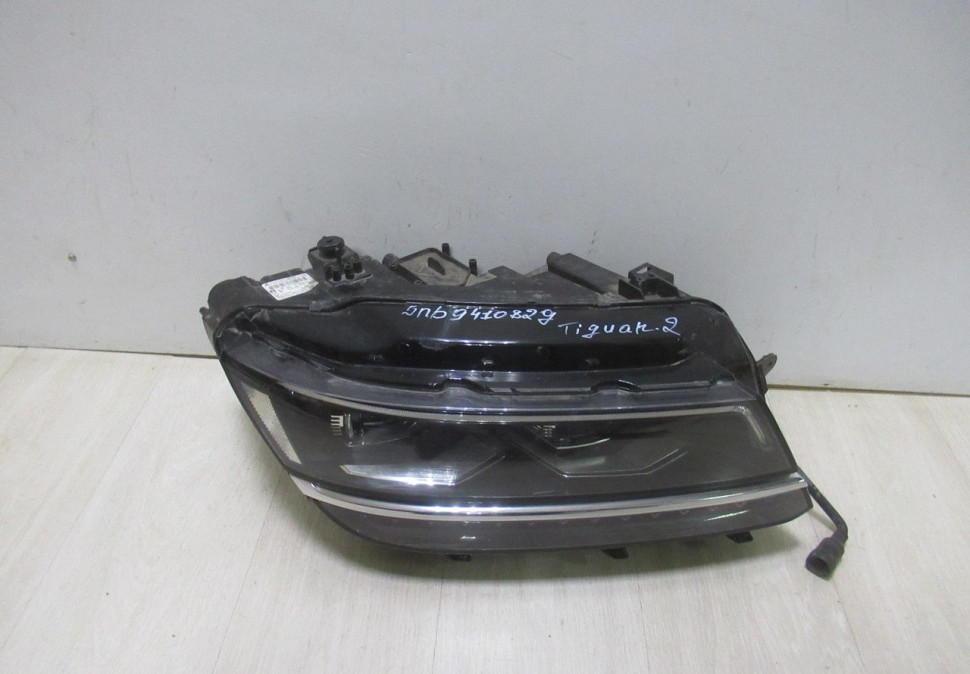Фара правая LED Volkswagen Tiguan 2 oem 5NB941082D Фара правая LED Volkswagen Tiguan 2 oem 5NB941082D