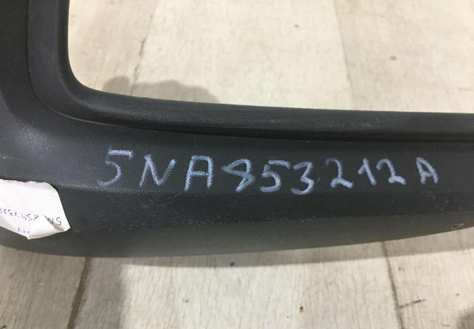 Накладка рамка ПТФ правая Volkswagen Tiguan 2 2016-2020 oem 5NA853212A Накладка рамка ПТФ правая Volkswagen Tiguan 2 2016-2020 oem 5NA853212A