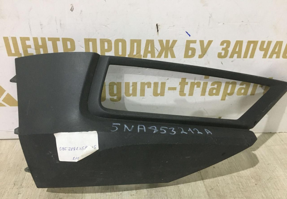 Накладка рамка ПТФ правая Volkswagen Tiguan 2 2016-2020 oem 5NA853212A Накладка рамка ПТФ правая Volkswagen Tiguan 2 2016-2020 oem 5NA853212A