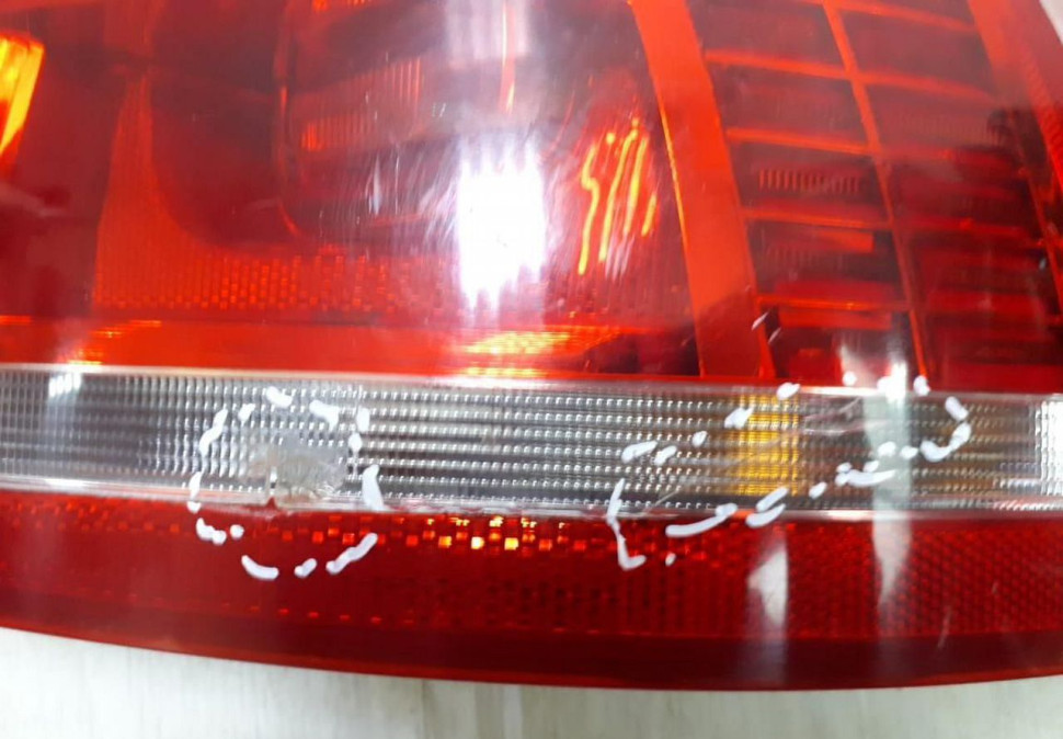 Фонарь правый LED Volkswagen Passat B7 универсал  oem 3AF945208B