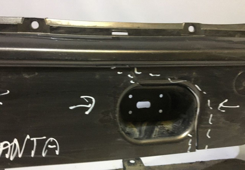 Бампер передний Lada Granta oem 21910280301501 (трещины) (скл-3) Бампер передний Lada Granta oem 21910280301501 (трещины) (скл-3)