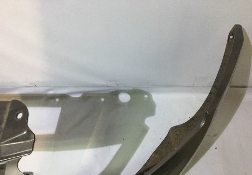 Бампер передний Lada Granta oem 21910280301501 (трещины) (скл-3) Бампер передний Lada Granta oem 21910280301501 (трещины) (скл-3)