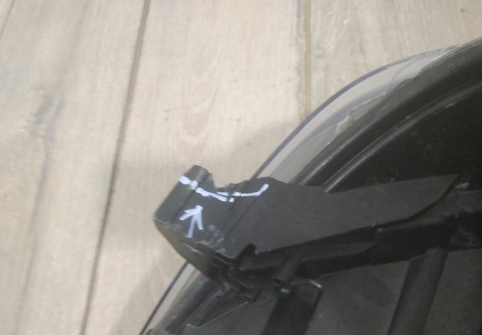 Фара ЛЭД LED правая бу Renault Arkana OEM 260105307R