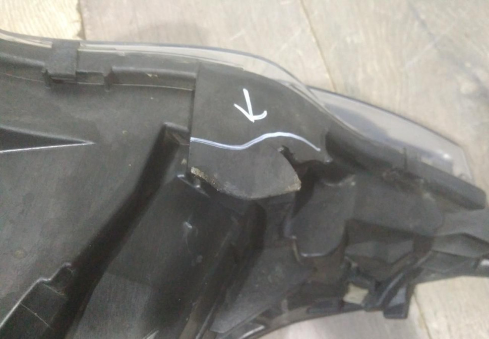 Фара ЛЭД LED правая бу Renault Arkana OEM 260105307R