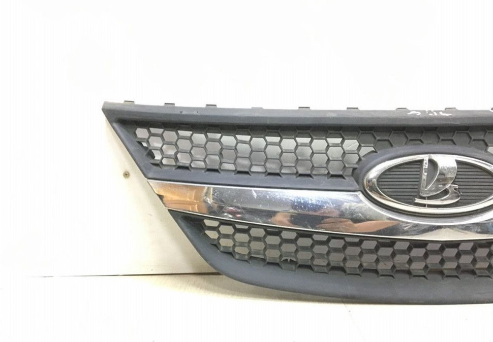 Решетка радиатора Lada Largus oem 8450000248 (мал.трещ) (скл-3)