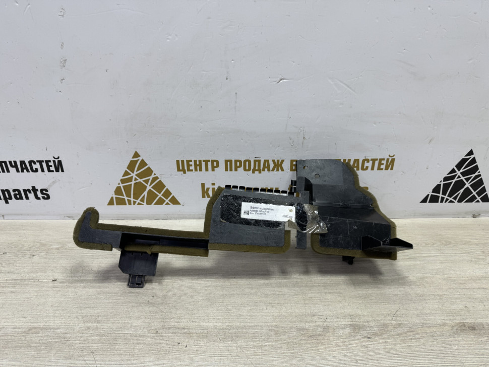 Дефлектор радиатора правый Infiniti M