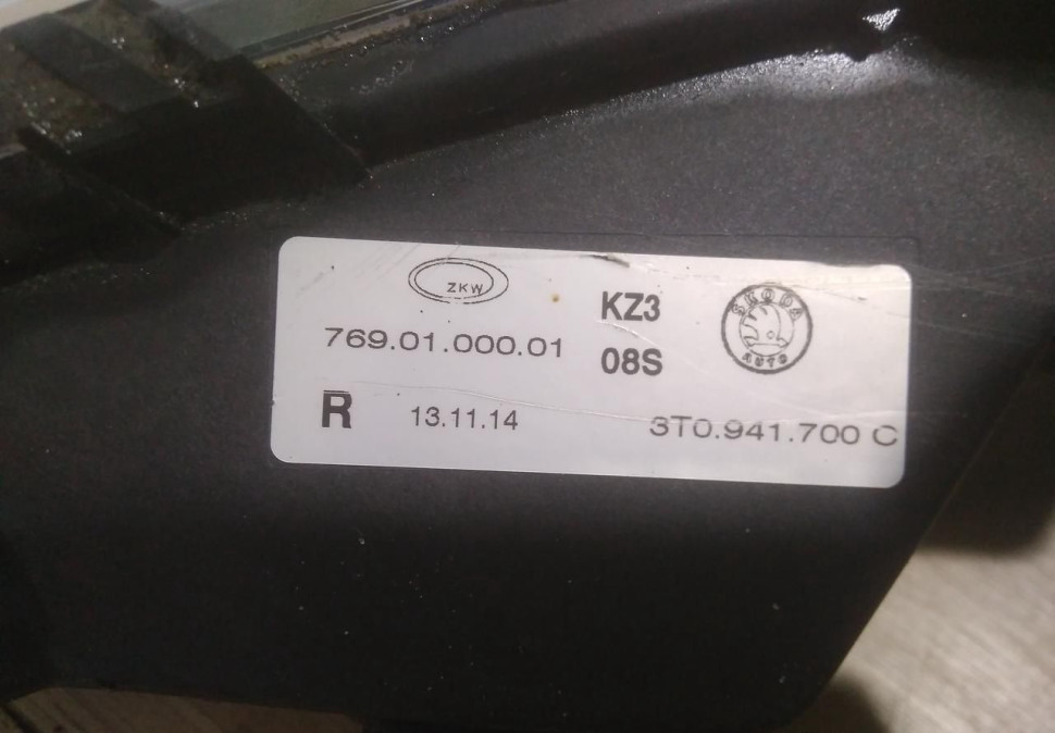 Фара противотуманная правая бу Skoda Superb 2 рестайлинг OEM 3T0941700C Фара противотуманная правая бу Skoda Superb 2 рестайлинг OEM 3T0941700C