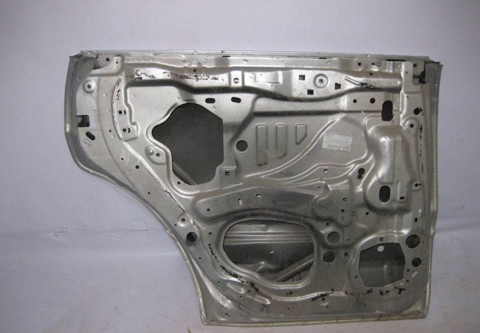 Дверь задняя левая Subaru Forester S11 oem 60409sa0129p (вмятина) (скл-3)