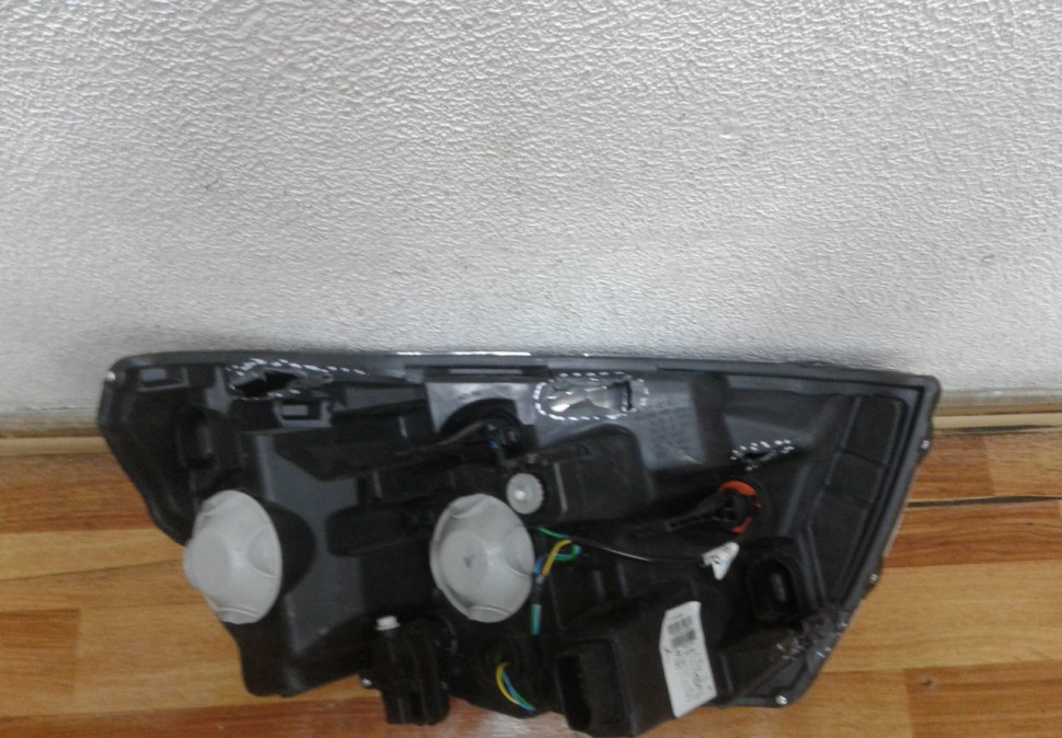 Фара левая Lada Vesta oem 8450006953 (слом. 2 крепл.) (скл-3) Фара левая Lada Vesta oem 8450006953 (слом. 2 крепл.) (скл-3)