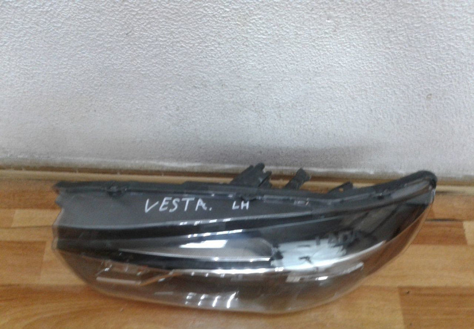 Фара левая Lada Vesta oem 8450006953 (слом. 2 крепл.) (скл-3) Фара левая Lada Vesta oem 8450006953 (слом. 2 крепл.) (скл-3)