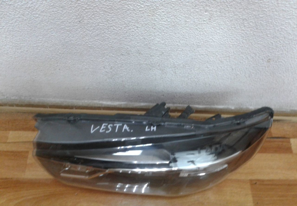 Фара левая Lada Vesta oem 8450006953 (слом. 2 крепл.) (скл-3)