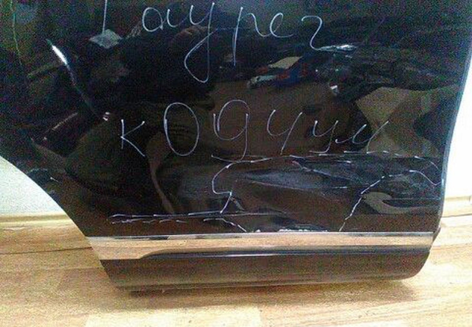 Дверь задняя правая Volkswagen Touareg с молдингом вмятина