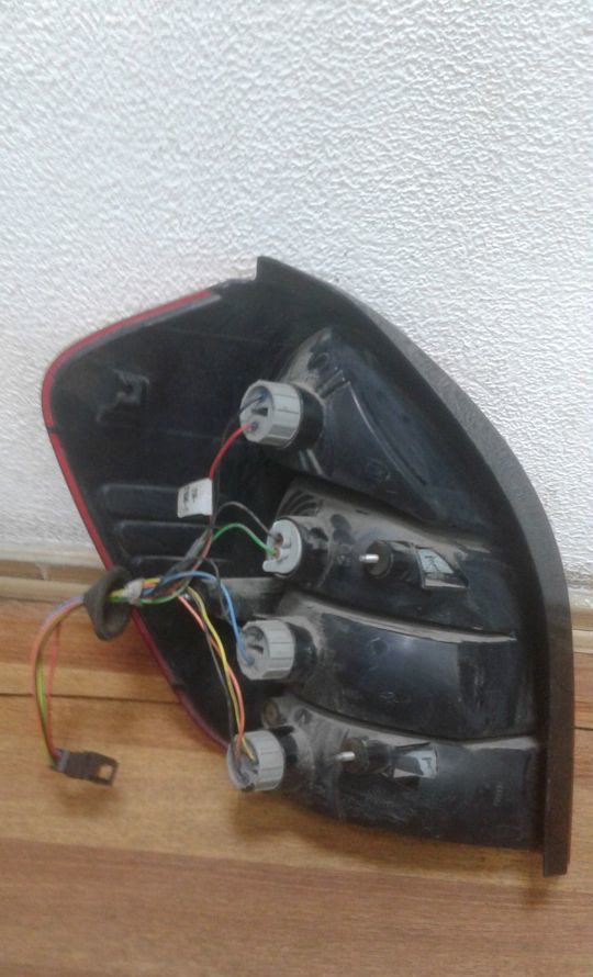 Фонарь правый Lada Granta oem 21903716010 (трещ.) (скл-3) Фонарь правый Lada Granta oem 21903716010 (трещ.) (скл-3)