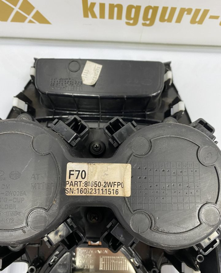 Накладка консоли акпп Kia Sorento 2 2009 oem 846502WFP0 Накладка консоли акпп Kia Sorento 2 2009 oem 846502WFP0