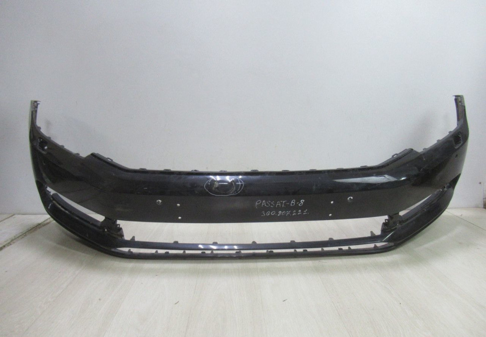 Бампер передний Volkswagen Passat B8 Oem 3G0807221 (небольшая трещина) (скл-3)
