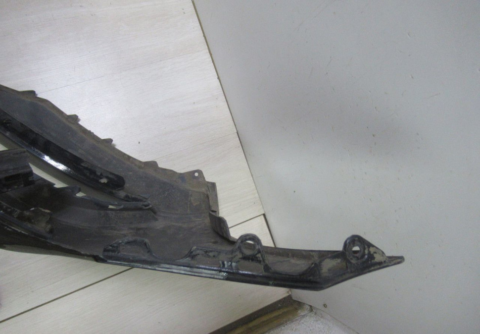 Бампер передний Volkswagen Passat B8 Oem 3G0807221 (небольшая трещина) (скл-3)