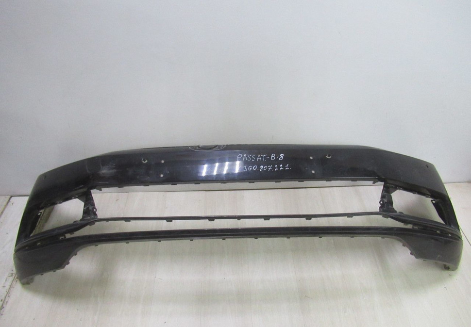 Бампер передний Volkswagen Passat B8 Oem 3G0807221 (небольшая трещина) (скл-3)