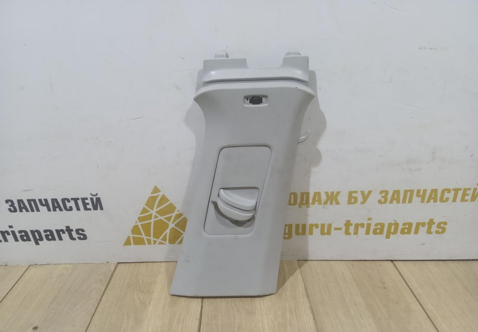 Обивка центральной стойки правая верхняя бу Skoda Rapid OEM 5JA867244