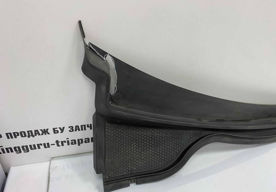 Жабо правое Volkswagen Tiguan 1 2007-2016 Oem 5N1819404A Жабо правое Volkswagen Tiguan 1 2007-2016 Oem 5N1819404A