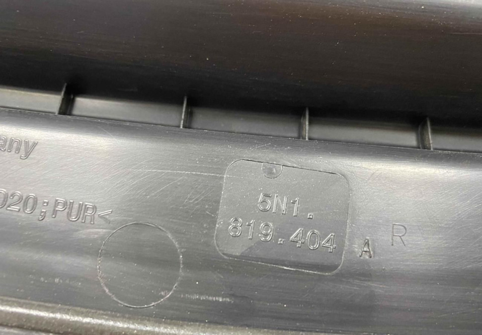 Жабо правое Volkswagen Tiguan 1 2007-2016 Oem 5N1819404A Жабо правое Volkswagen Tiguan 1 2007-2016 Oem 5N1819404A