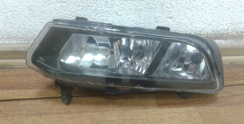 Фара ( ПТФ) левая Volkswagen Polo GT oem 6C0941661