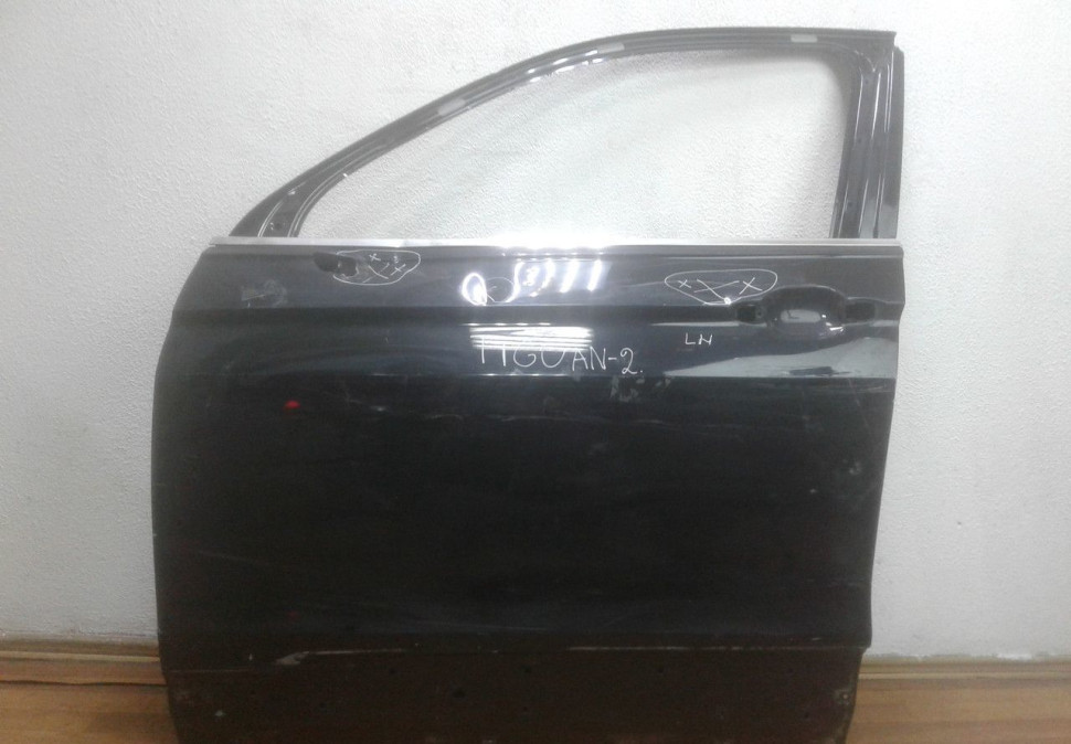Дверь передняя левая Volkswagen Tiguan 2 oem 5NA831055K  (вмятины )