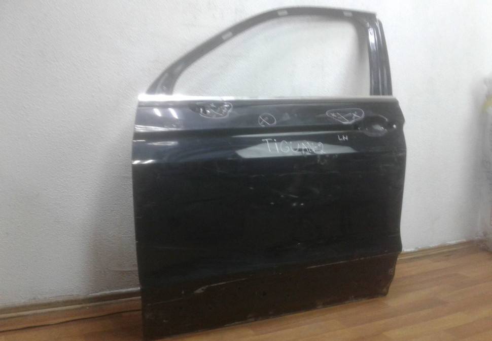 Дверь передняя левая Volkswagen Tiguan 2 oem 5NA831055K  (вмятины )