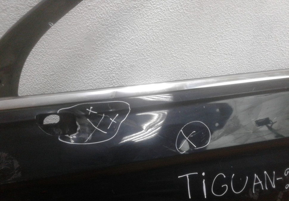 Дверь передняя левая Volkswagen Tiguan 2 oem 5NA831055K  (вмятины )