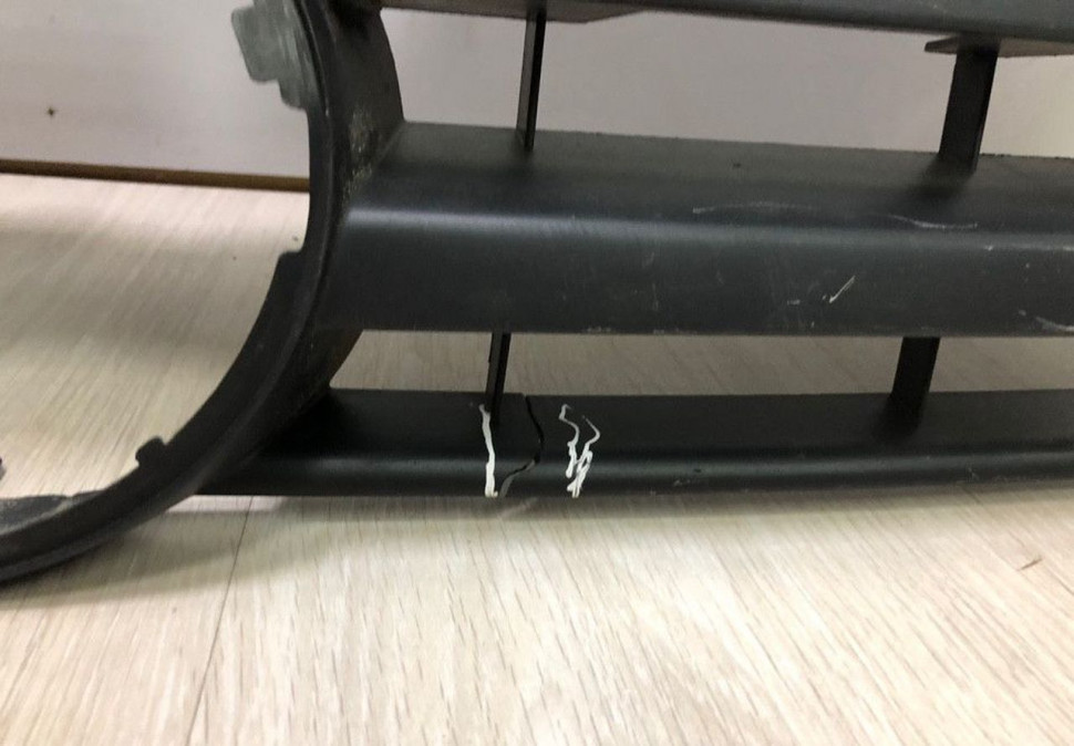 Решетка радиатора Volkswagen Transporter T6 / Multivan oem 7e0853653 (мал.трещ.) Решетка радиатора Volkswagen Transporter T6 / Multivan oem 7e0853653 (мал.трещ.)