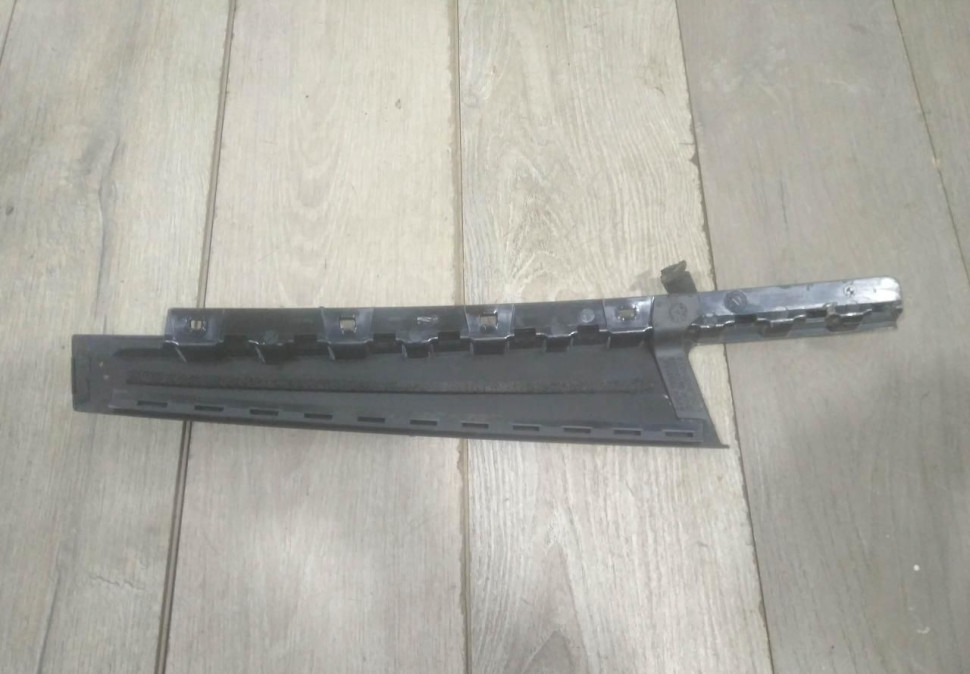 Накладка передней правой двери бу BMW X1 F48 OEM 51337349651, 7349676 Накладка передней правой двери бу BMW X1 F48 OEM 51337349651, 7349676