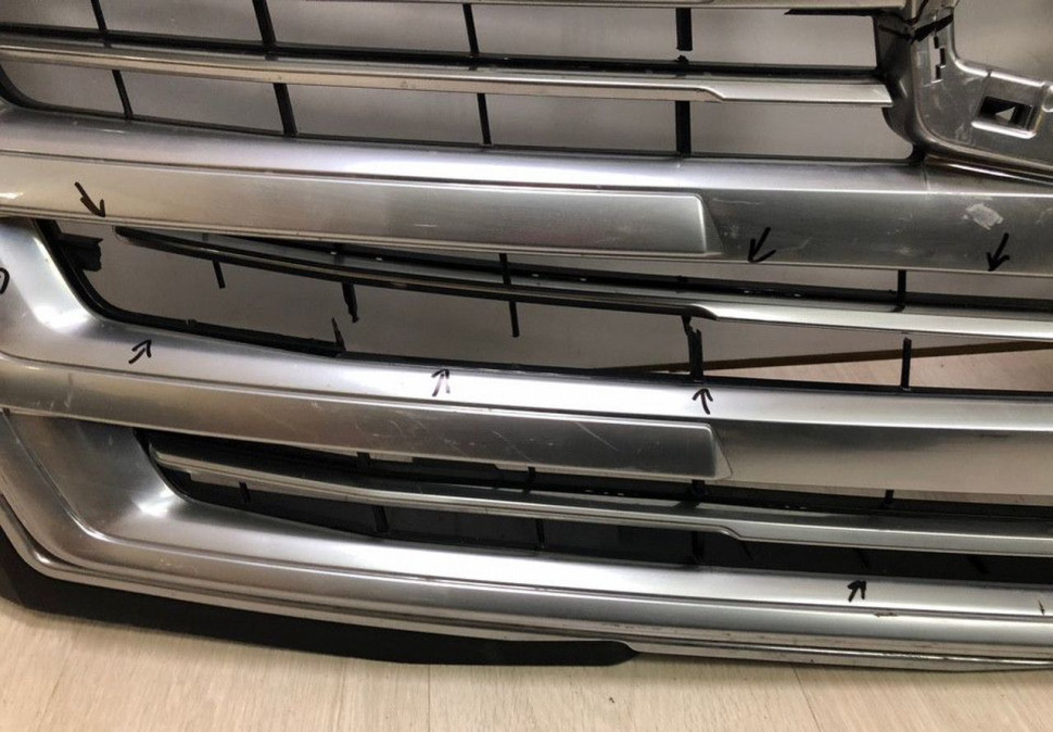Решетка радиатора Cadillac Escalade 4 oem 23329115 (трещины) (слом.части)  (скл-3)