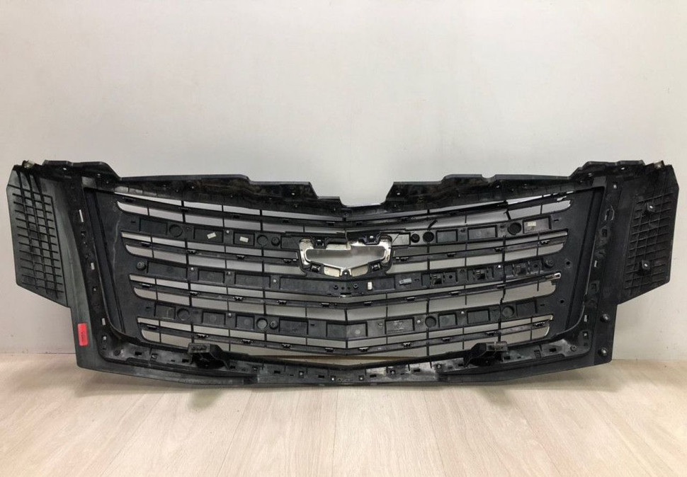 Решетка радиатора Cadillac Escalade 4 oem 23329115 (трещины) (слом.части)  (скл-3)